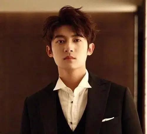 演员成毅最新爆料图片视频